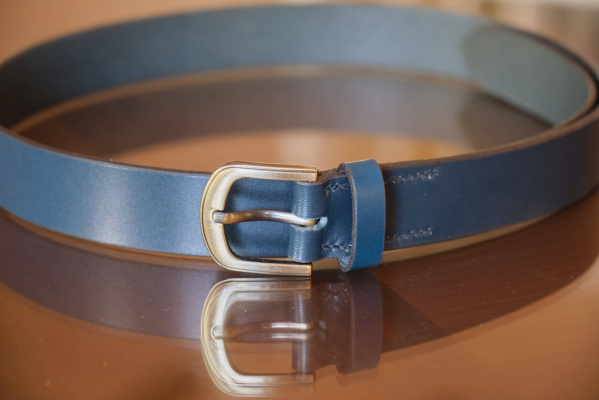 ceinture cuir artisanale bleu homme et femme boucle acier largeur 30 mm